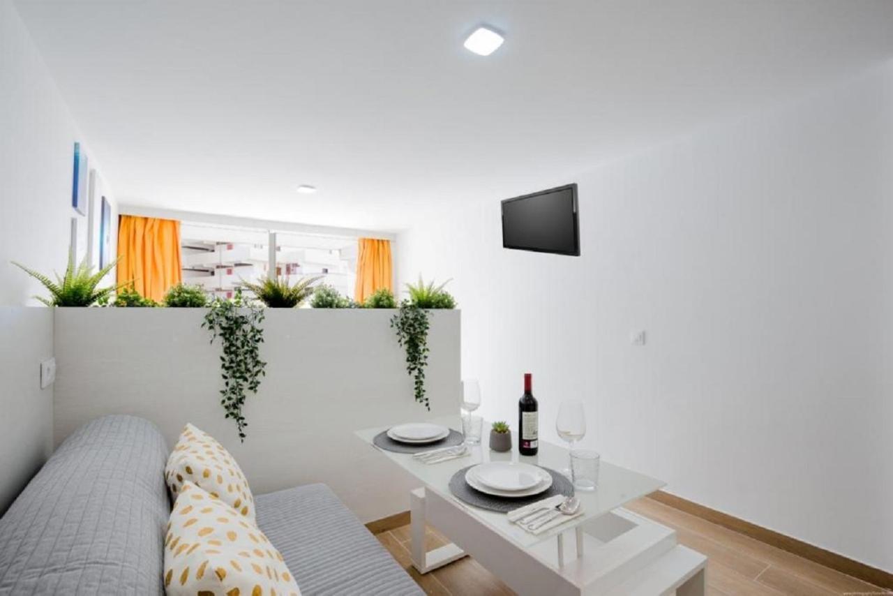 319 Modern Accommodation,Sea View, Wi Fi And Pool Playa de las Americas  Bagian luar foto